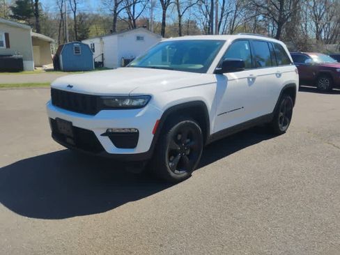 Certified 2023 Jeep Grand Cherokee Limited w/ Black Appearance Package AWD/4WD image 4