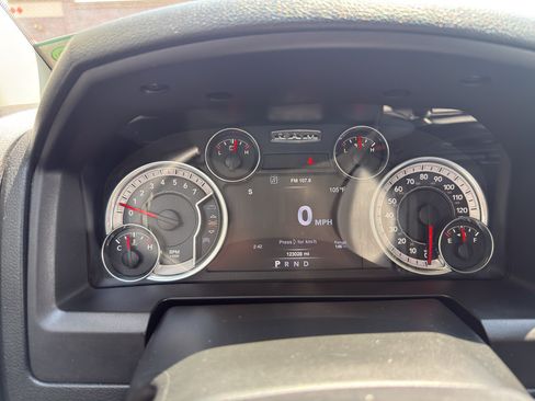 Used 2021 RAM 1500 Classic SLT w/ Luxury Group AWD/4WD image 19