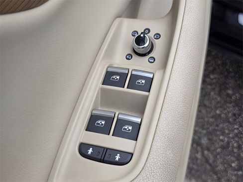 Used 2017 Audi Q7 3.0T Premium image 19