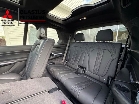 Used 2025 BMW X7 M60i w/ Climate Comfort Package image 22