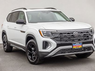 New 2025 Volkswagen Atlas Peak Edition SE
