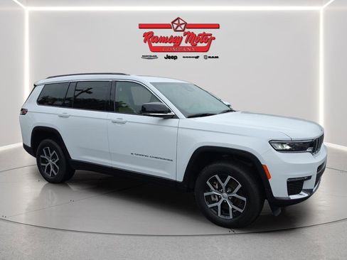 Used 2025 Jeep Grand Cherokee L Limited AWD/4WD image 7