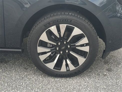 New 2025 Ford Expedition Max Platinum w/ Driver's Package image 27