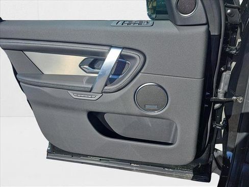 Used 2025 Land Rover Discovery Sport Dynamic SE image 28