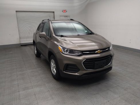 Used 2020 Chevrolet Trax LT w/ Driver Confidence Package AWD/4WD image 13
