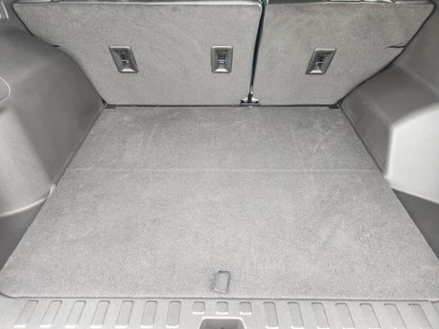 Used 2023 Chevrolet Equinox RS FWD image 33