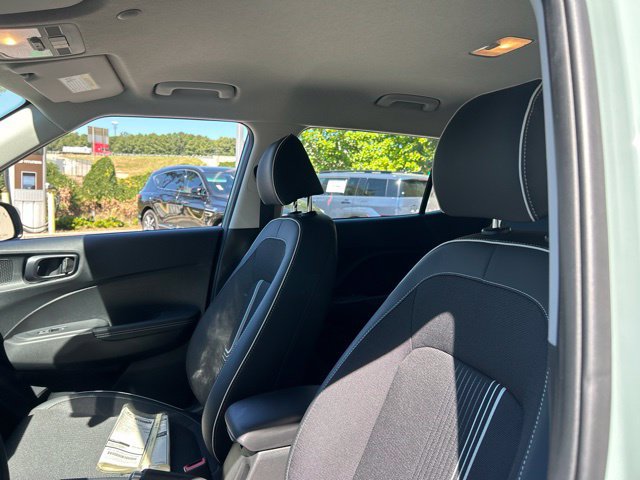 Certified 2025 Hyundai Venue Limited FWD image 12