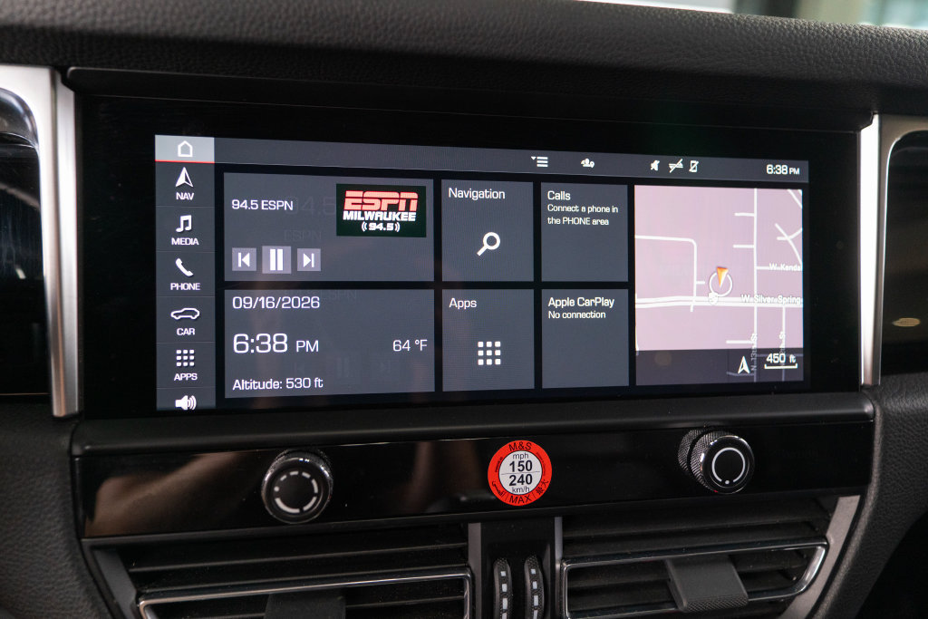 Certified 2023 Porsche Macan AWD/4WD image 29