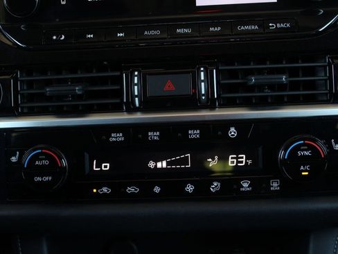 Used 2025 Nissan Pathfinder SL AWD/4WD image 30