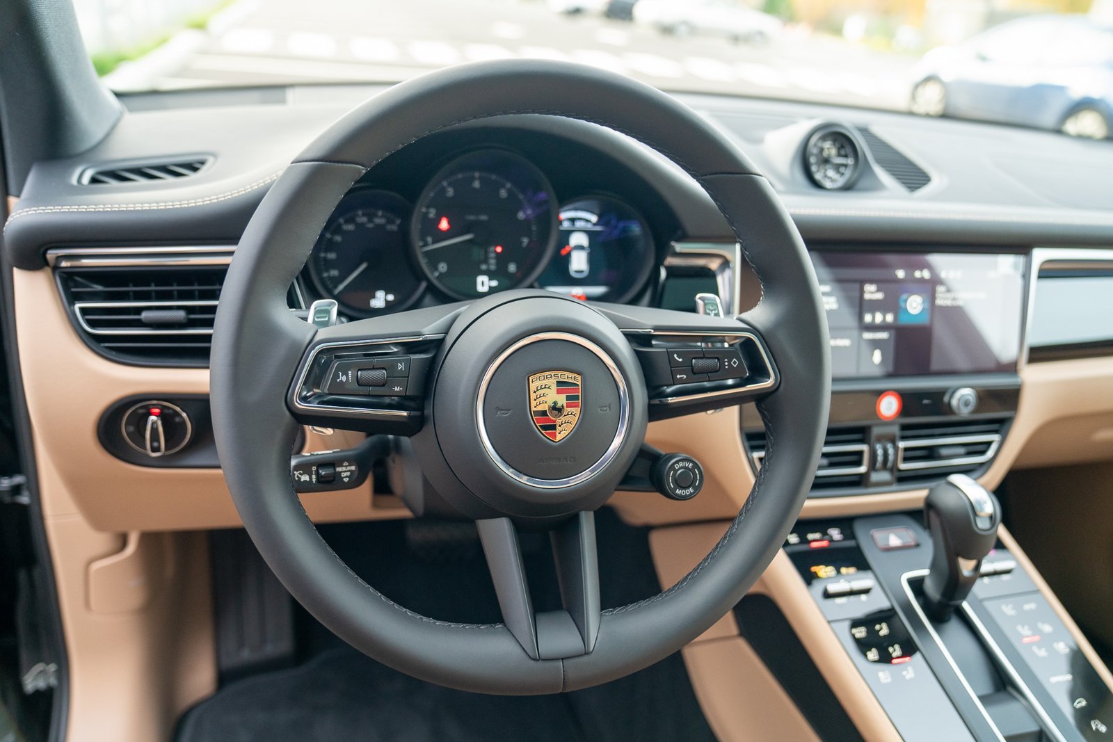 Certified 2026 Porsche Macan AWD/4WD image 14