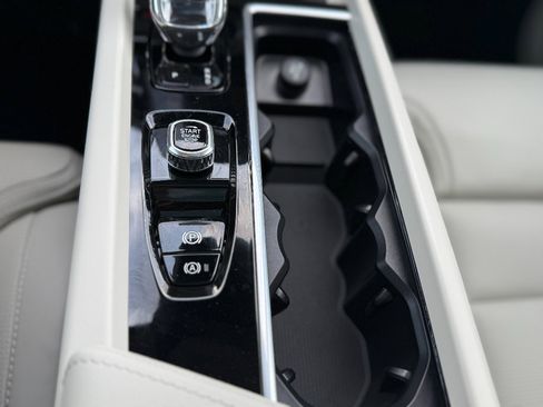 New 2026 Volvo XC60 B5 Ultra w/ Protection Package Premier image 24