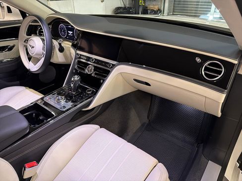 Used 2023 Bentley Flying Spur V8 AWD/4WD image 20