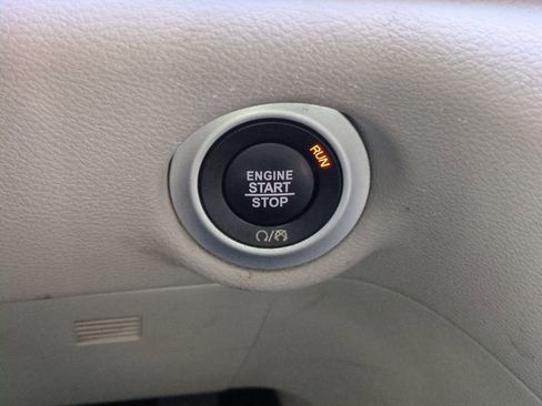 Used 2023 Chrysler Pacifica Touring-L image 28