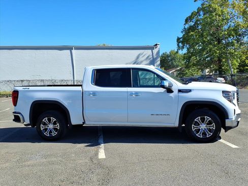 Certified 2022 GMC Sierra 1500 SLT w/ SLT Convenience Package image 8