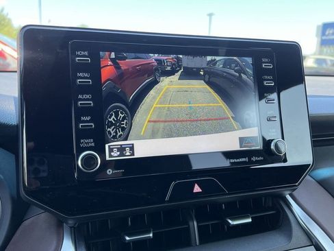 Used 2021 Toyota Venza XLE image 16