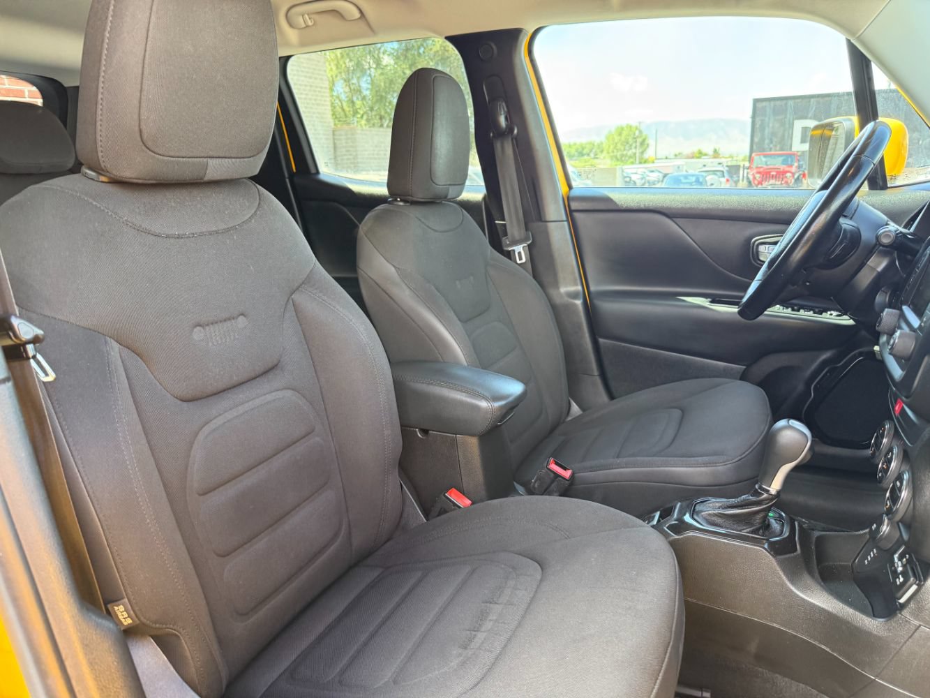 Used 2017 Jeep Renegade Altitude AWD/4WD image 24