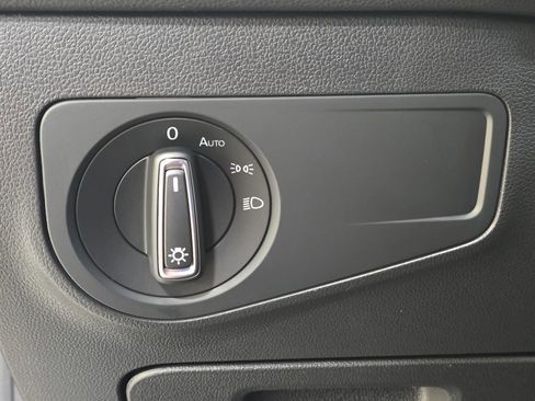 Used 2022 Volkswagen Tiguan SE image 25