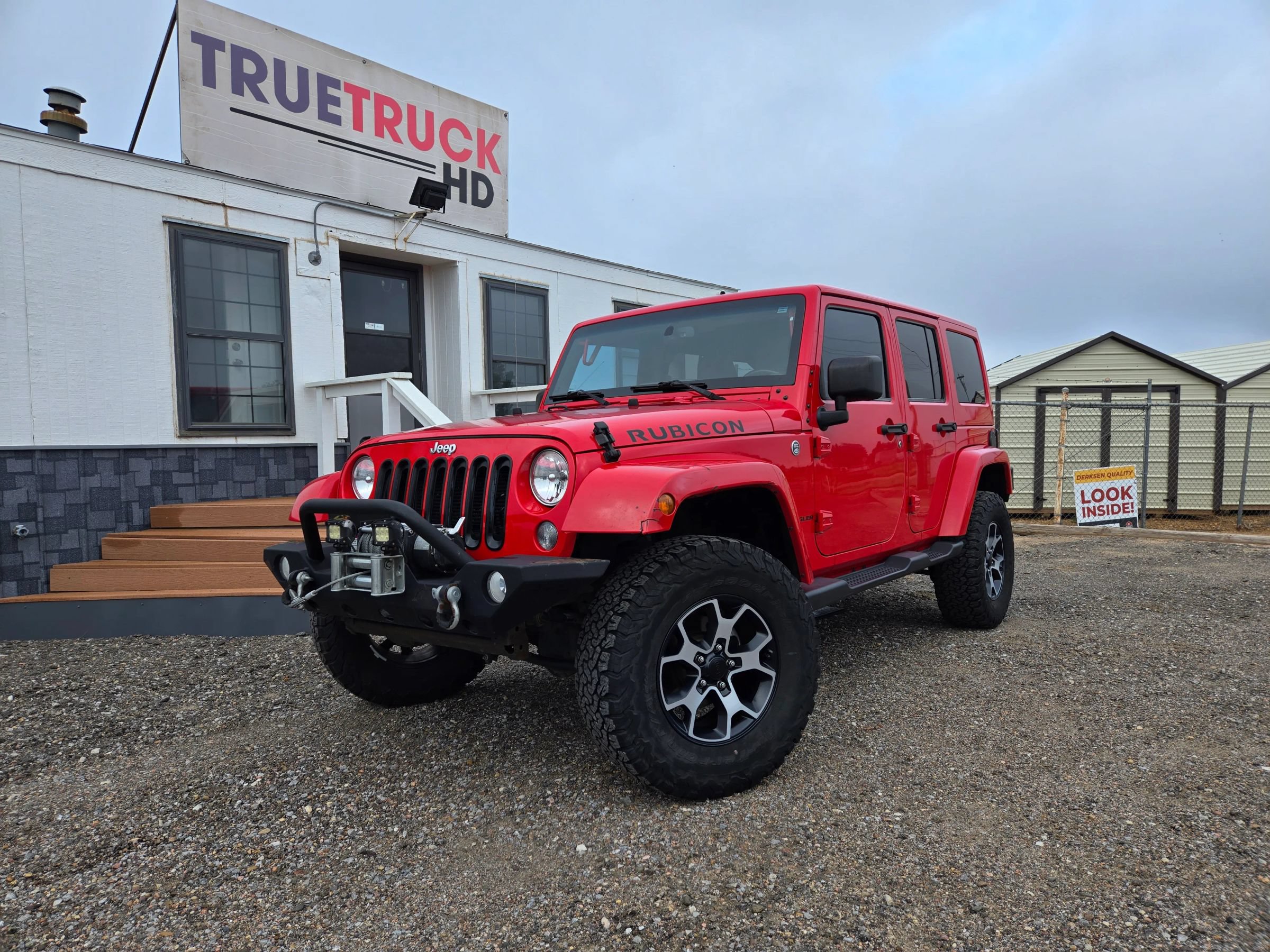 Used 2015 Jeep Wrangler Unlimited Rubicon w/ Connectivity Group AWD/4WD image 1