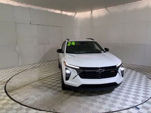 Used 2024 Chevrolet Trax RS w/ Driver Confidence Package FWD image 5