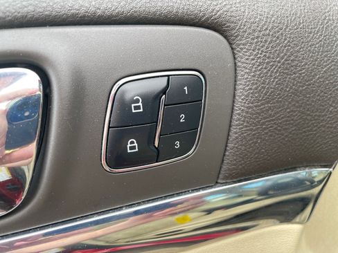 Used 2015 Lincoln MKS AWD w/ Equipment Group 201A image 10