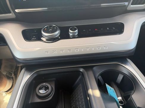 Used 2025 Ford Expedition Active AWD/4WD image 22