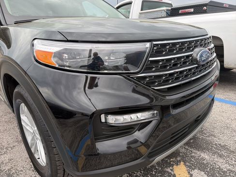 Used 2024 Ford Explorer XLT w/ Equipment Group 202A image 3