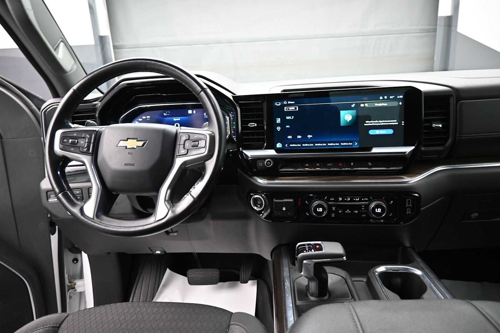 Used 2023 Chevrolet Silverado 1500 LT w/ Z71 Off-Road Package AWD/4WD image 15