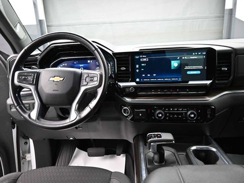 Used 2023 Chevrolet Silverado 1500 LT w/ Z71 Off-Road Package AWD/4WD image 15