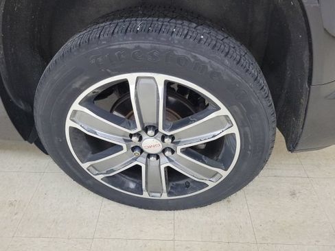 Used 2017 GMC Acadia Denali w/ Technology Package FWD image 9