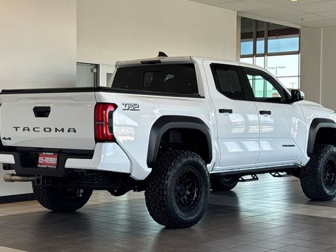 Used 2026 Toyota Tacoma TRD Off-Road w/ TRD Off Road Upgrade Package AWD/4WD image 4