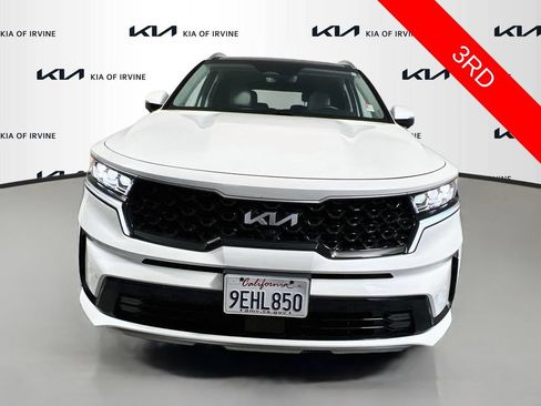 Certified 2023 Kia Sorento SX Prestige w/ Panoramic Sunroof Package AWD/4WD image 2
