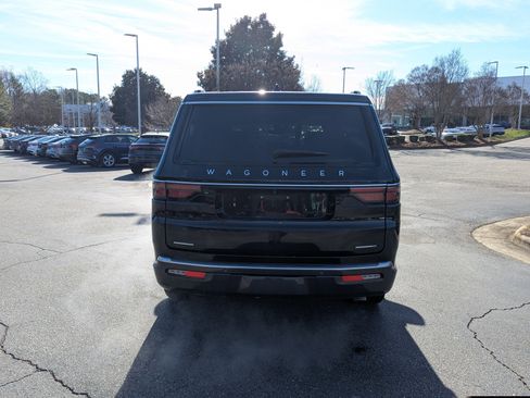 Used 2022 Jeep Wagoneer Series III w/ Premium Group I image 6