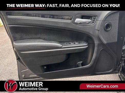 Used 2023 Chrysler 300 Touring L w/ Popular Equipment Group AWD/4WD image 8