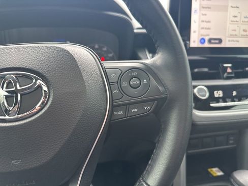 Used 2023 Toyota Corolla Cross LE w/ Moonroof Package image 17