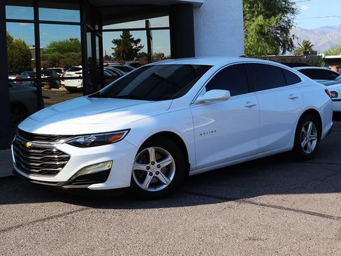Used 2020 Chevrolet Malibu LS FWD image 2