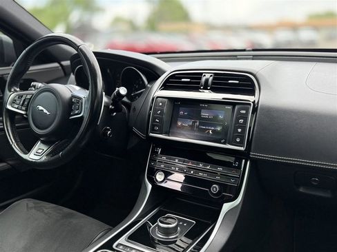 Used 2018 Jaguar XE S AWD/4WD image 37