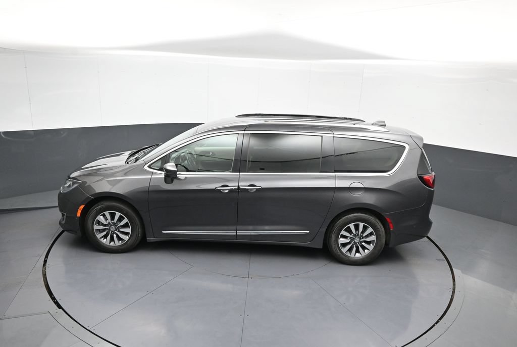 Used 2020 Chrysler Pacifica Touring-L Plus FWD image 44