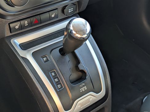 Used 2017 Jeep Compass Latitude image 24