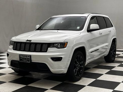 Certified 2020 Jeep Grand Cherokee Altitude AWD/4WD image 4