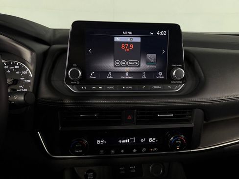 Used 2025 Nissan Rogue SV FWD image 18