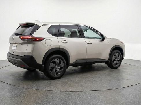 Used 2025 Nissan Rogue SV AWD/4WD image 9
