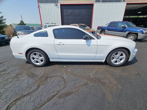 Used 2014 Ford Mustang Coupe RWD image 9