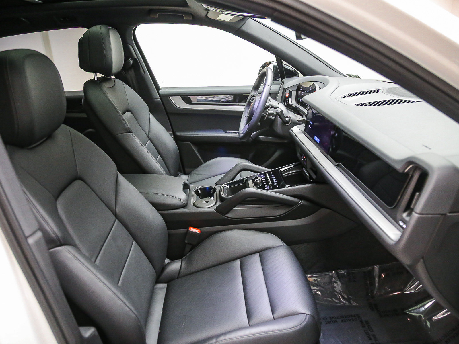 Certified 2025 Porsche Cayenne AWD/4WD image 20