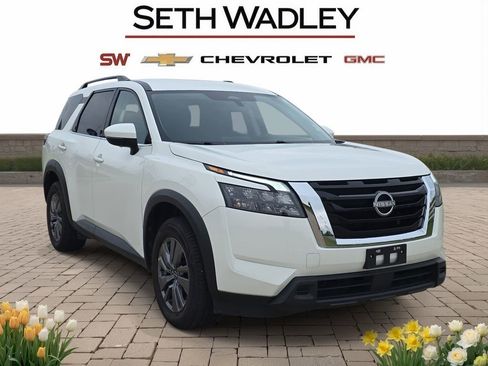 Used 2025 Nissan Pathfinder SV FWD image 1
