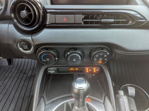 Used 2021 MAZDA MX-5 Miata RF Club RWD image 22