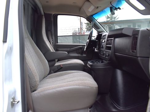 Used 2022 Chevrolet Express 3500 w/ Power Convenience Package image 20