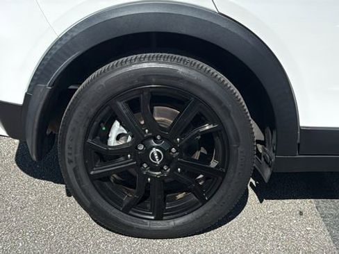 Used 2023 Nissan Kicks SR FWD image 11