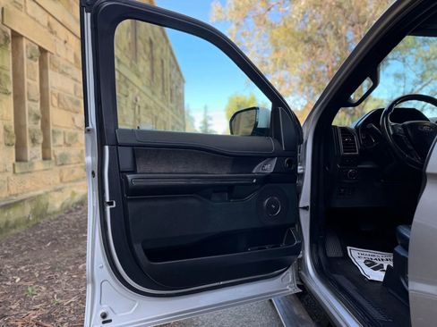 Used 2019 Ford Expedition Limited image 16