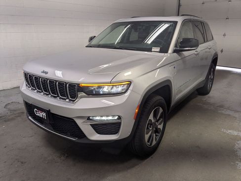 Used 2022 Jeep Grand Cherokee Limited 4xe w/ Luxury Tech Group II AWD/4WD image 11