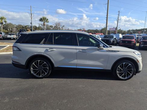 Used 2020 Lincoln Aviator Reserve w/ Equipment Group 202A image 4